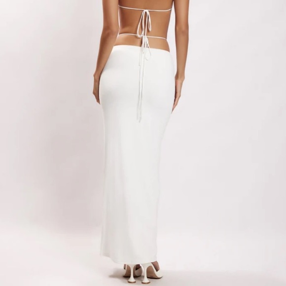 MESHKI Amber Ruched Maxi Skirt - Picture 2 of 3